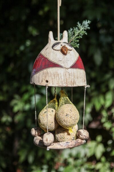 Eule Hertha rot, Meisenknödelhalter