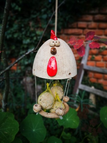 Henriette die Henne, Meisenknödelhalter